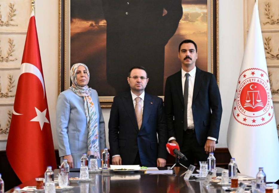 Adalet Bakanı Gürlek, Muhsin Yazıcıoğlu’nun ailesiyle görüşüyor