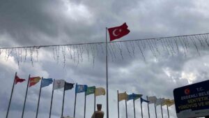 mersin-erdemlide-denizde-cikan-hortum-5-dakika-surdu-ardindan-saganak-geldi-cVjLuHCa